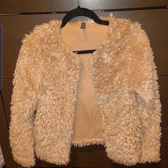 Fuzzy jacket - Picture 5 of 7